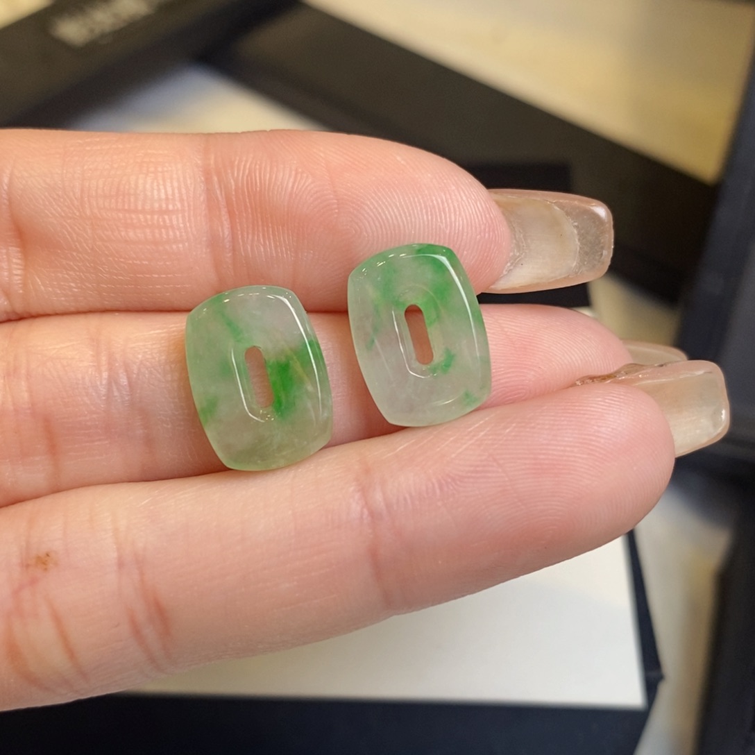 翡翠耳饰未镶嵌福贝