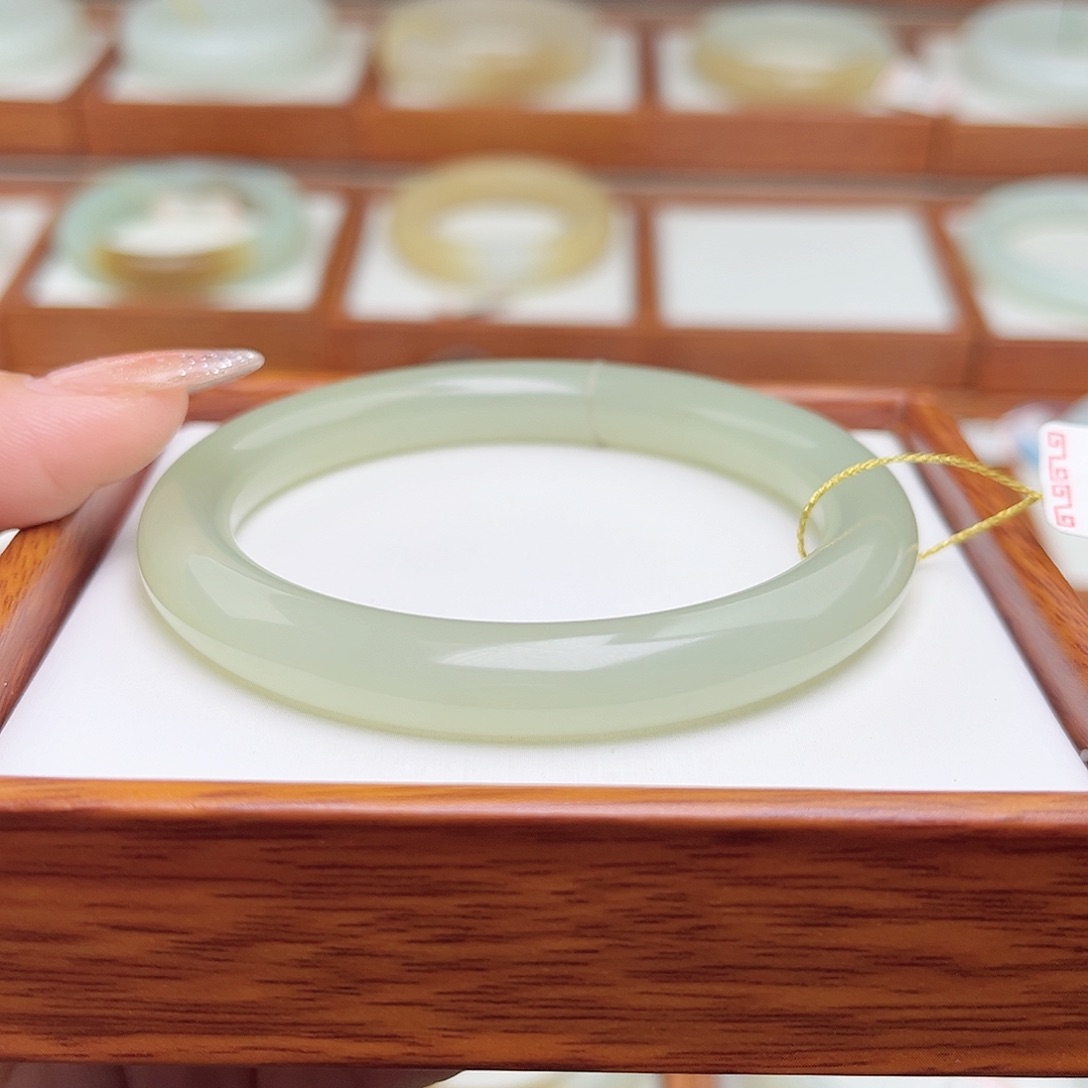 和田玉手镯未镶嵌~**英57.8