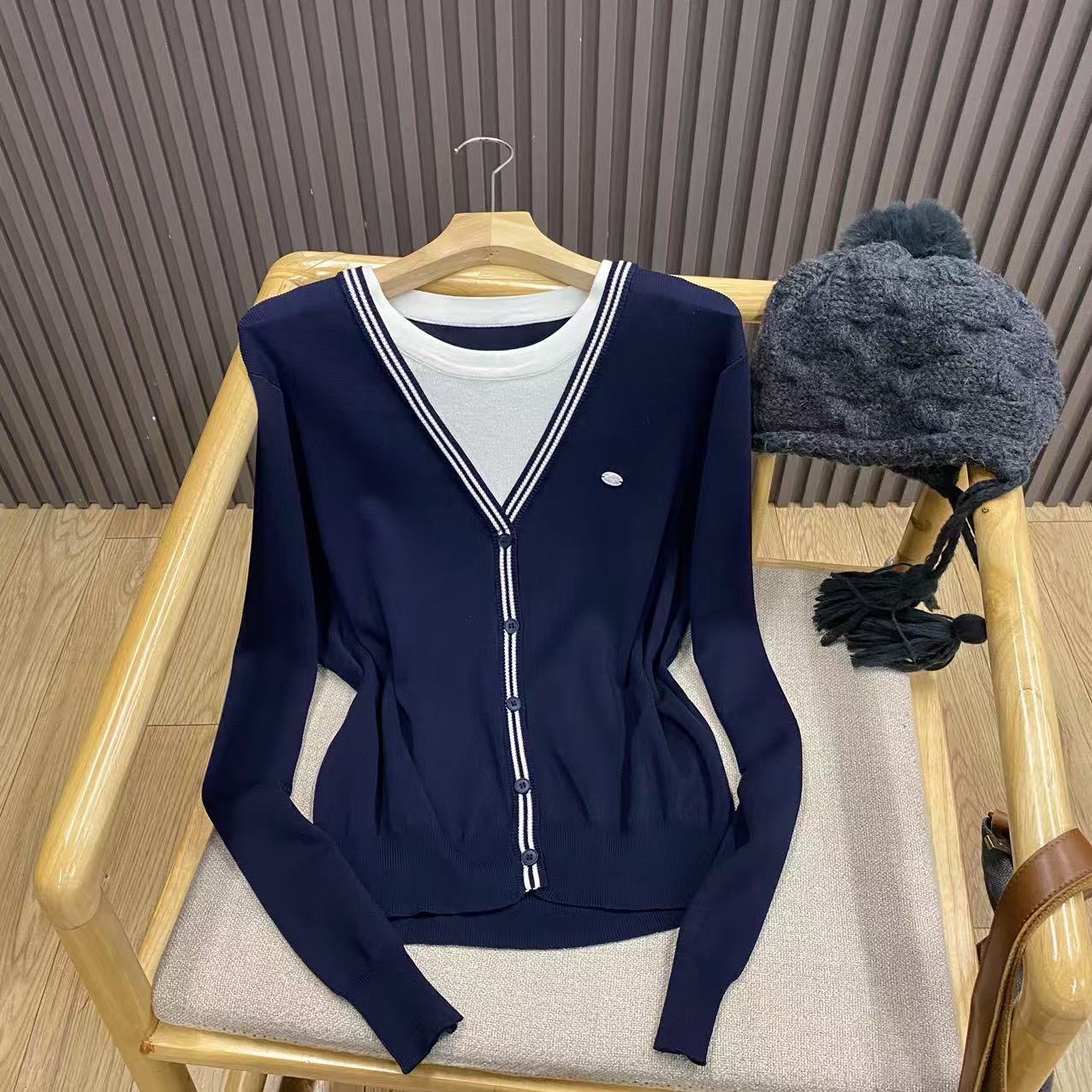 秋冬天丝V领假两件针织衫撞色百搭时尚学院风减龄上衣女Z2508