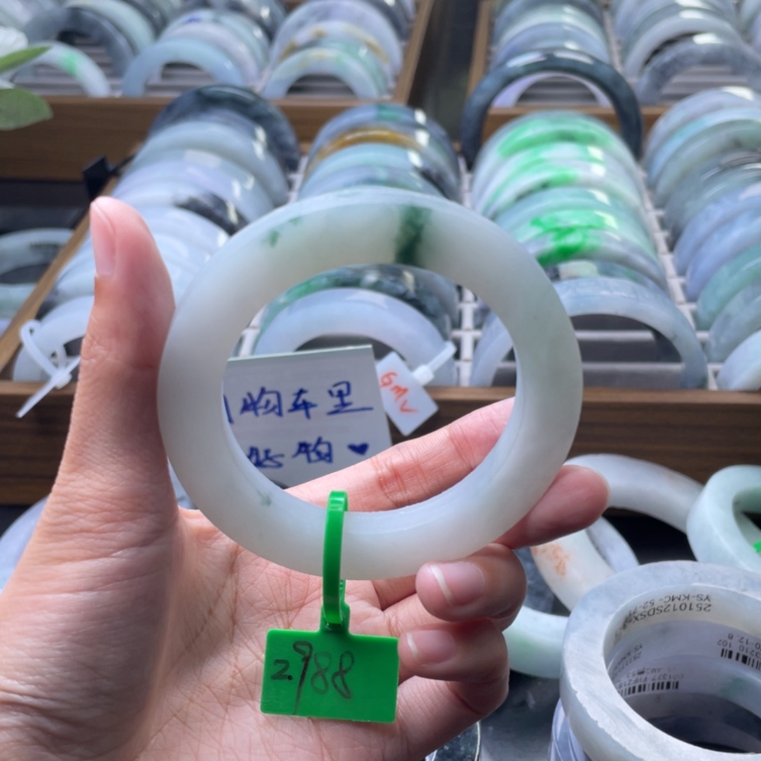 。***圈定制翡翠未镶嵌特价翡翠手镯定制