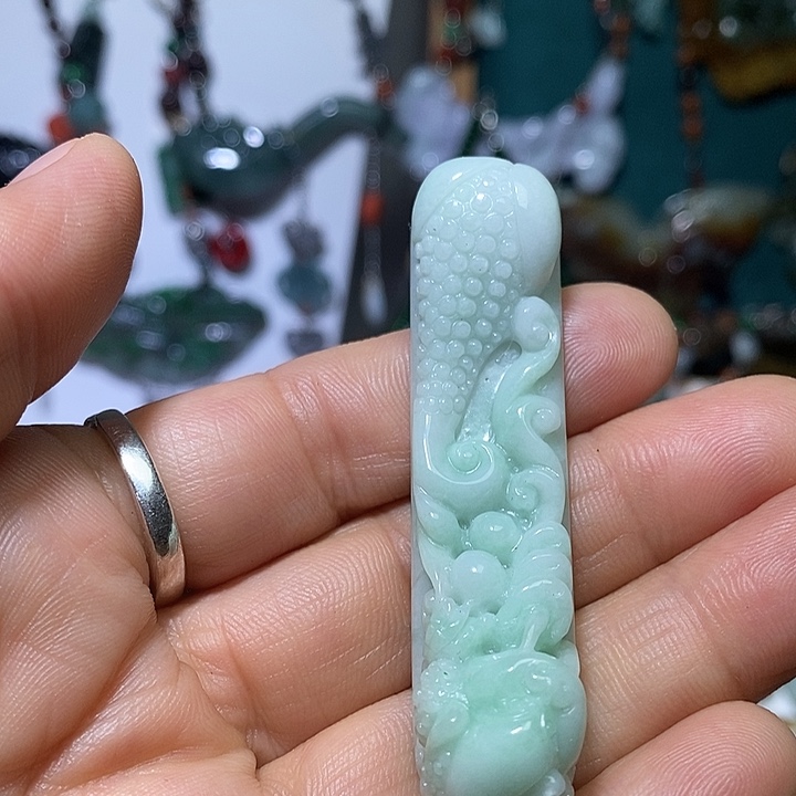 翡翠未镶嵌吊坠(赠链)