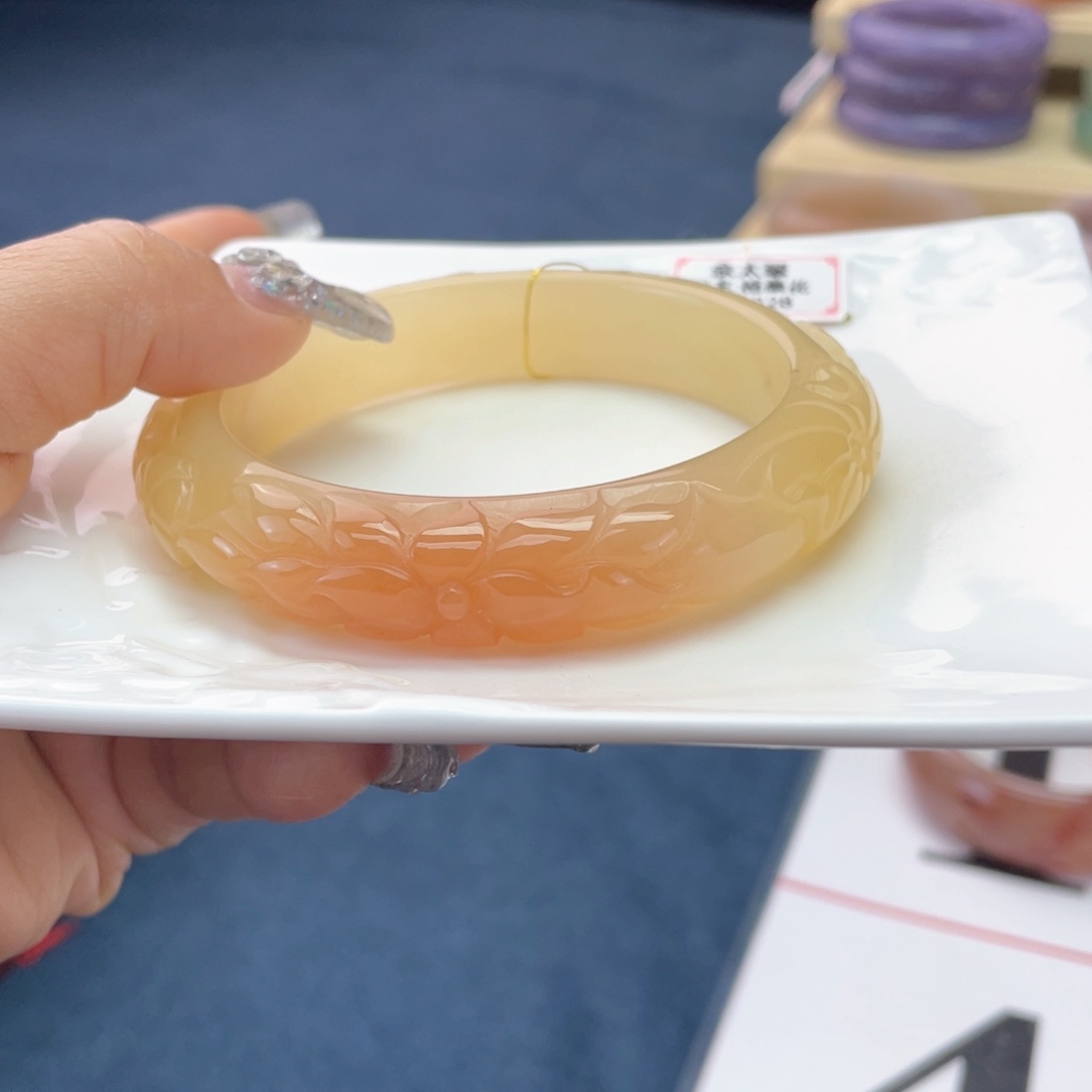 路***缘石英质玉未镶嵌手镯62圈