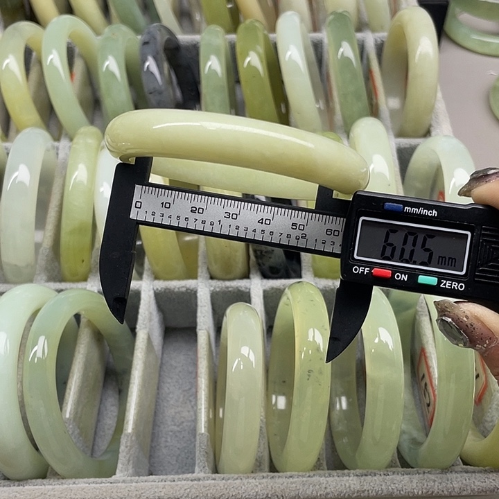 蛇纹石玉未镶嵌手镯156