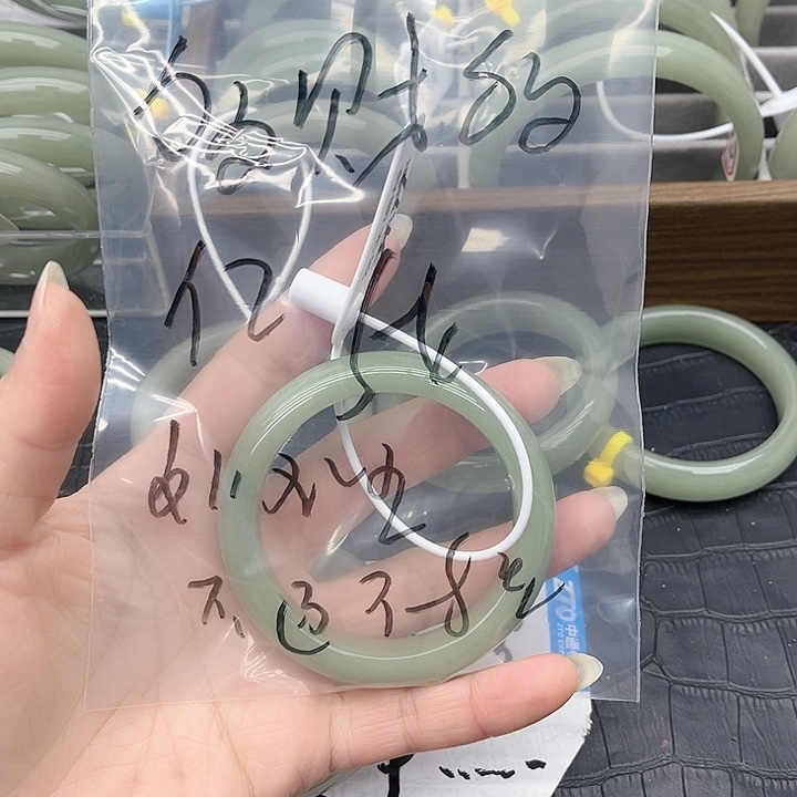 石英质玉未镶嵌手镯