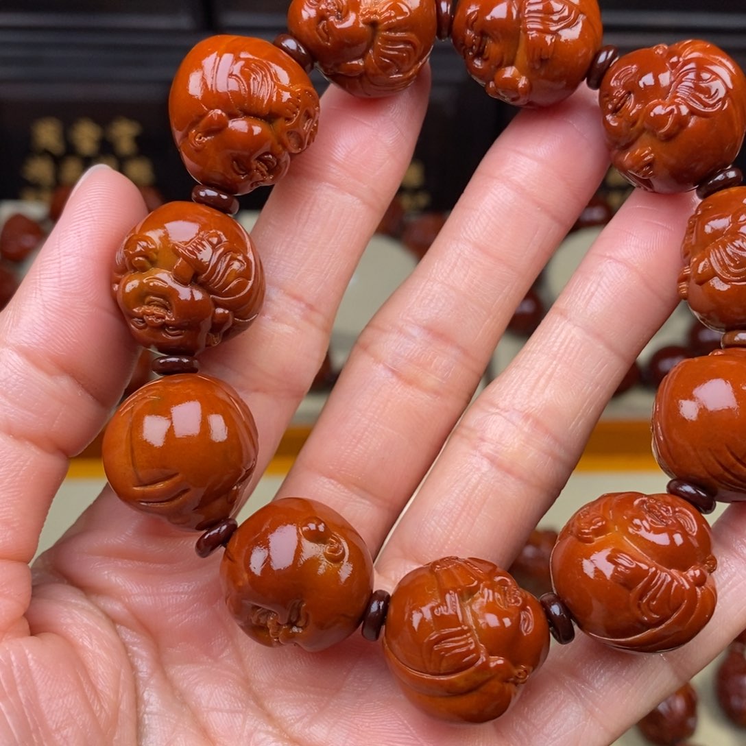 以***王橄榄核吊坠八宝弥勒