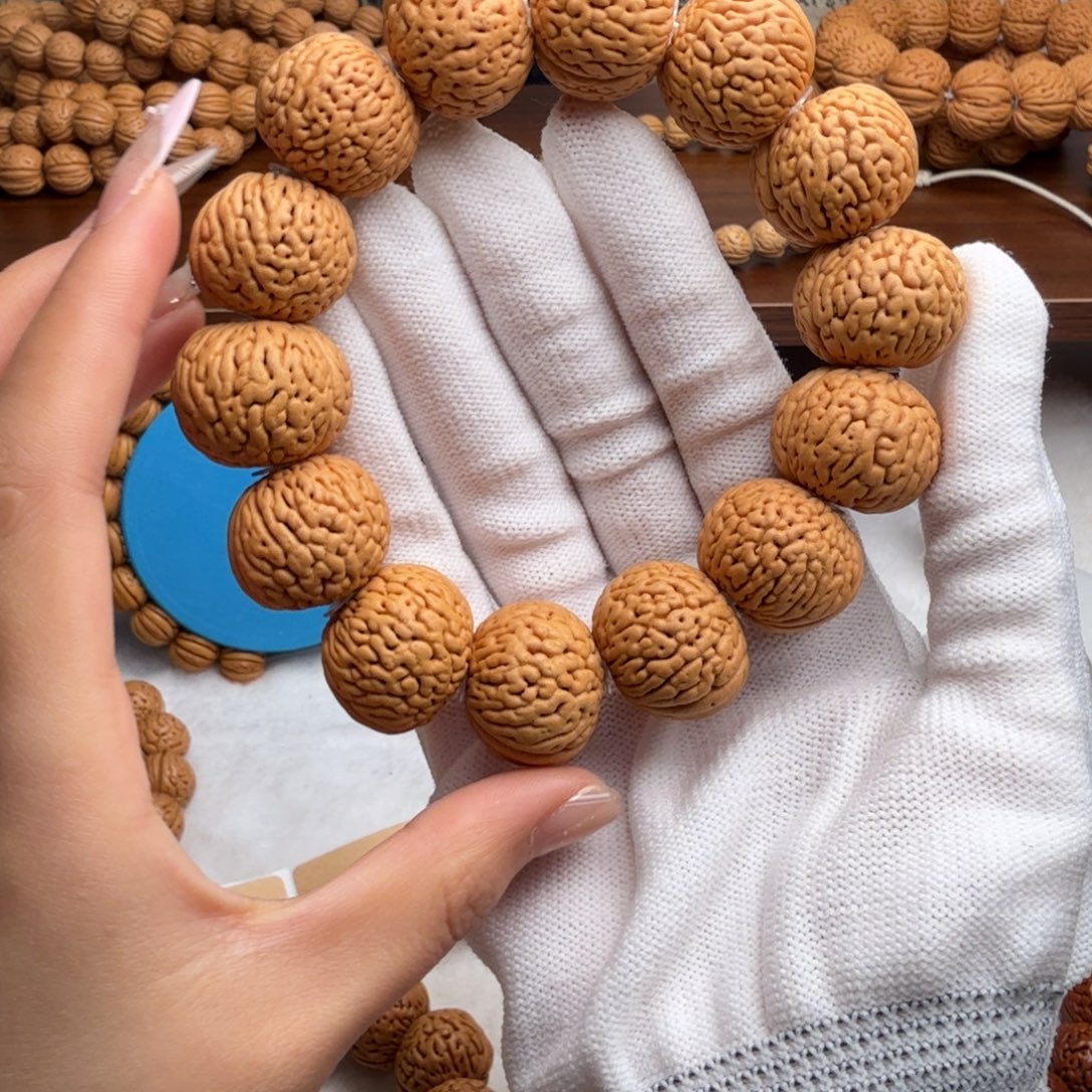 碳***酸桃核吊坠白月光手串