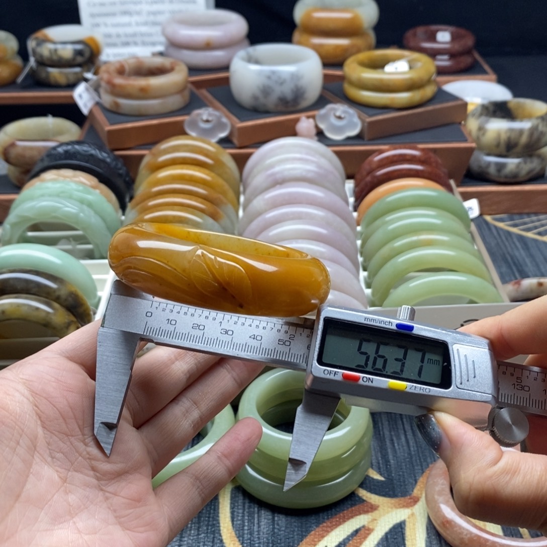 石英质玉未镶嵌手镯