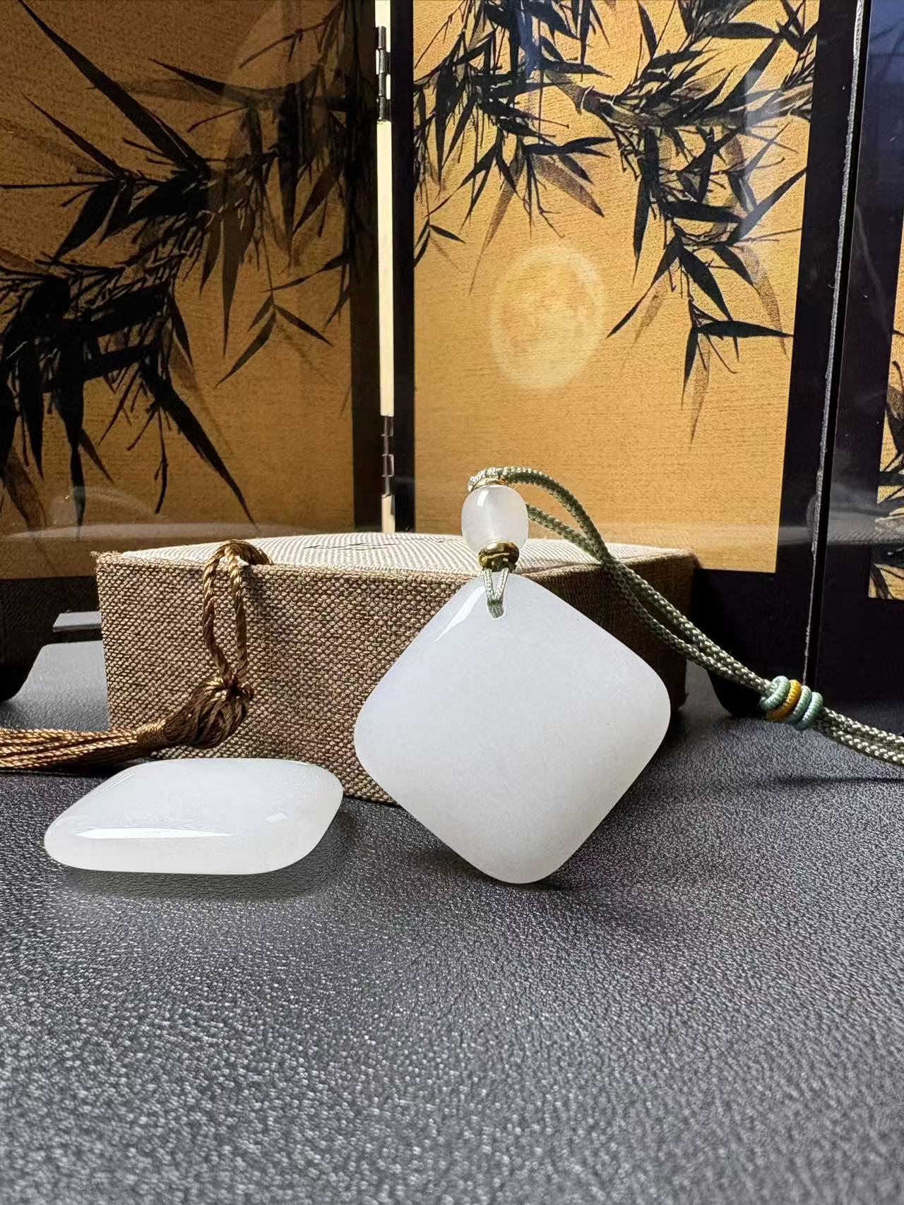 【天然保真】新疆金丝玉小方糖无事牌精美吊坠