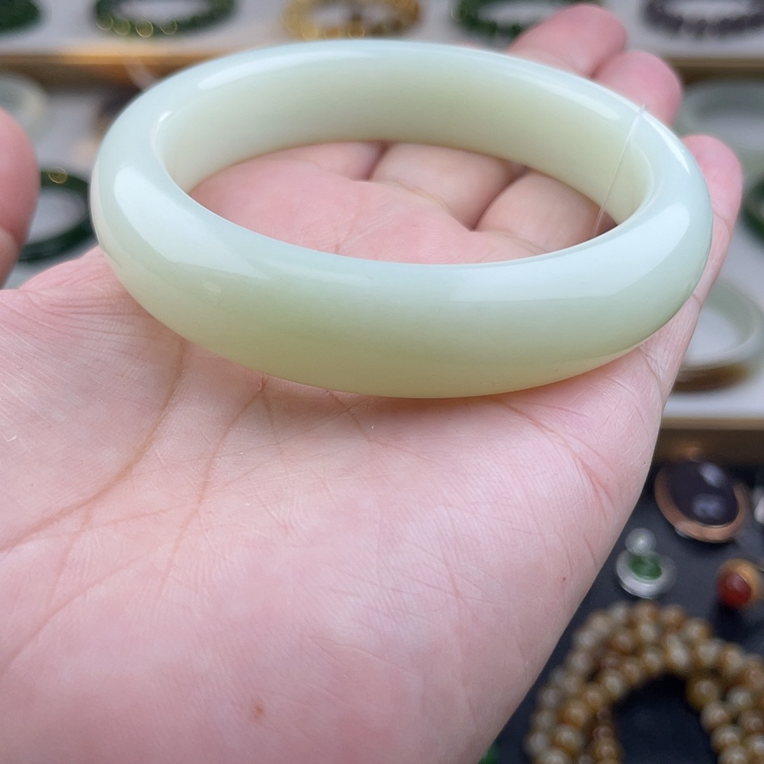 和田玉手镯未镶嵌