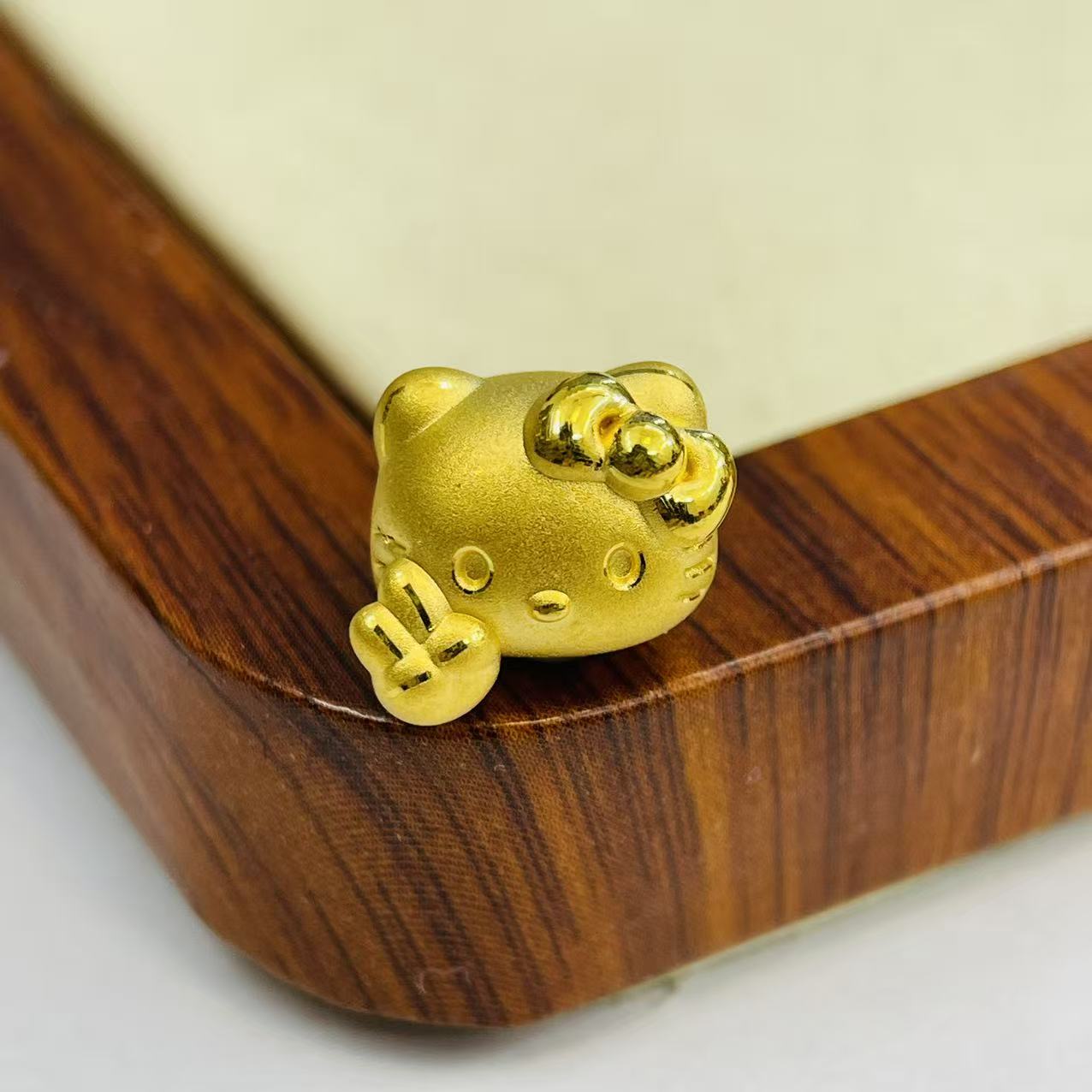 辉通黄金足金999剪刀手KT猫DP2702-01280