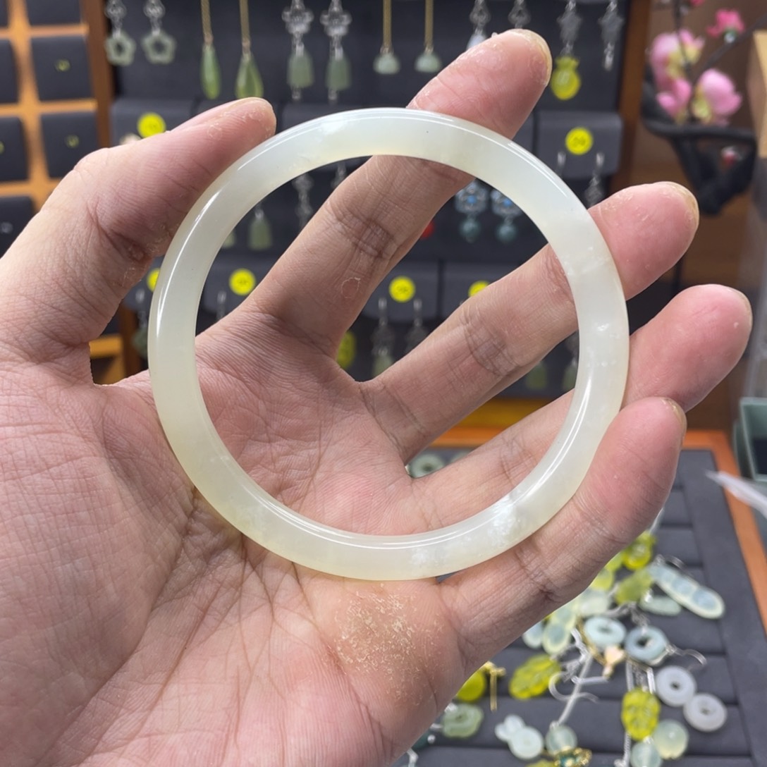 蛇纹石玉手镯未镶嵌