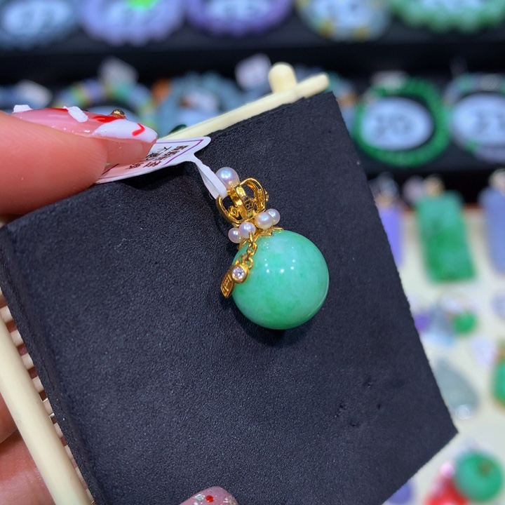 翡翠18K金镶嵌颈饰