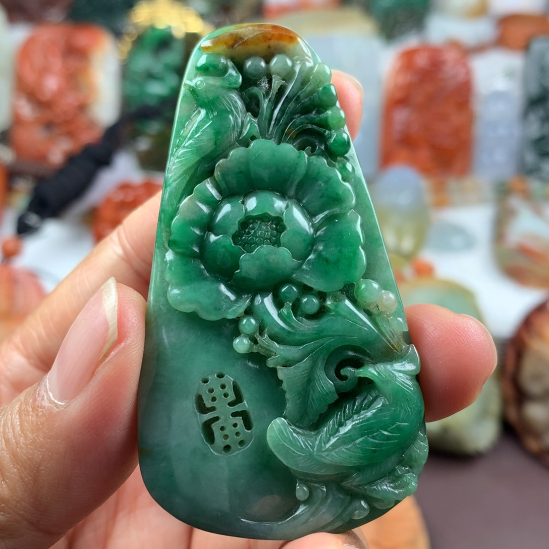 翡翠未镶嵌颈饰挂件