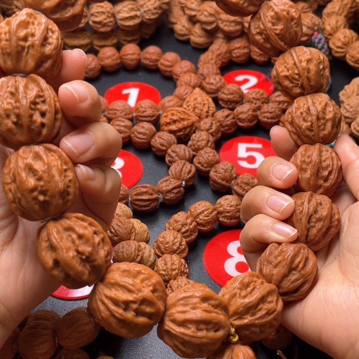 文玩核桃吊坠龙八棱