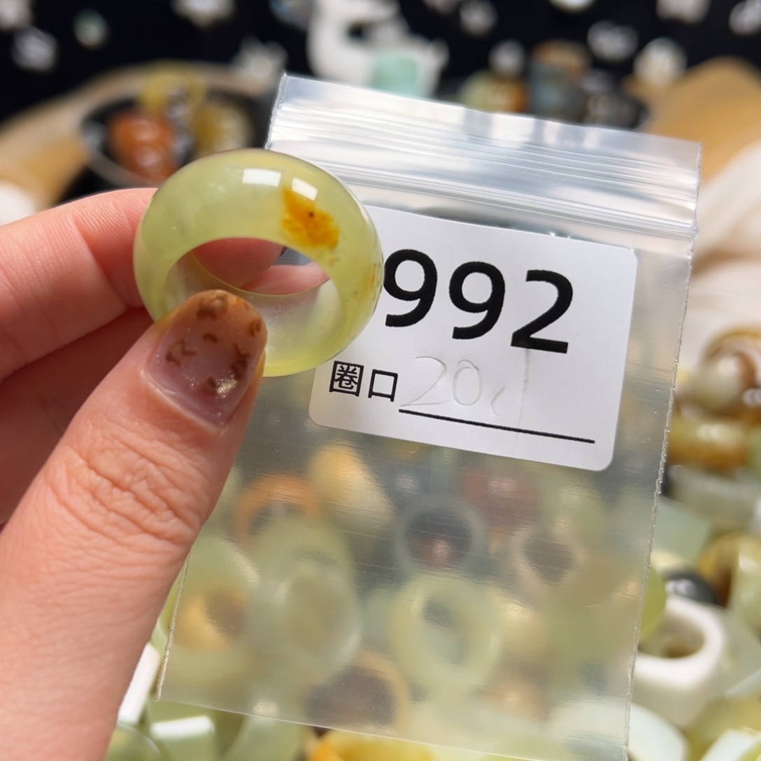 楊***哥蛇纹石玉未镶嵌戒指