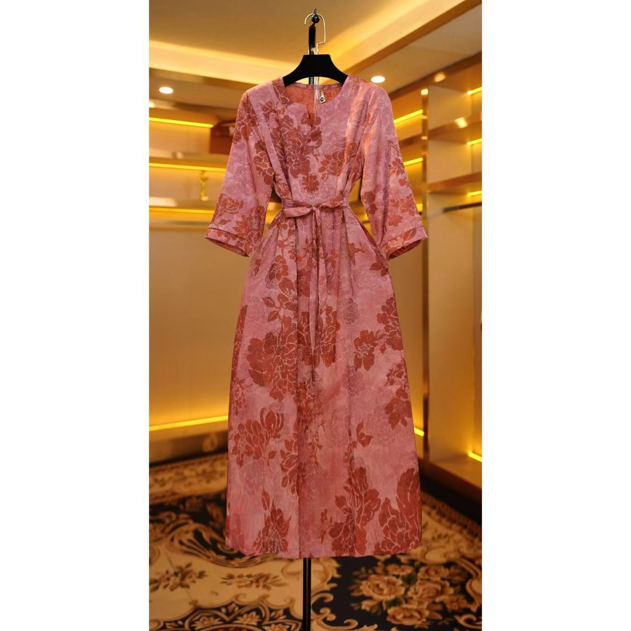 030冬秋季长袖百搭时尚简约休闲显瘦遮肉减龄连衣裙气质