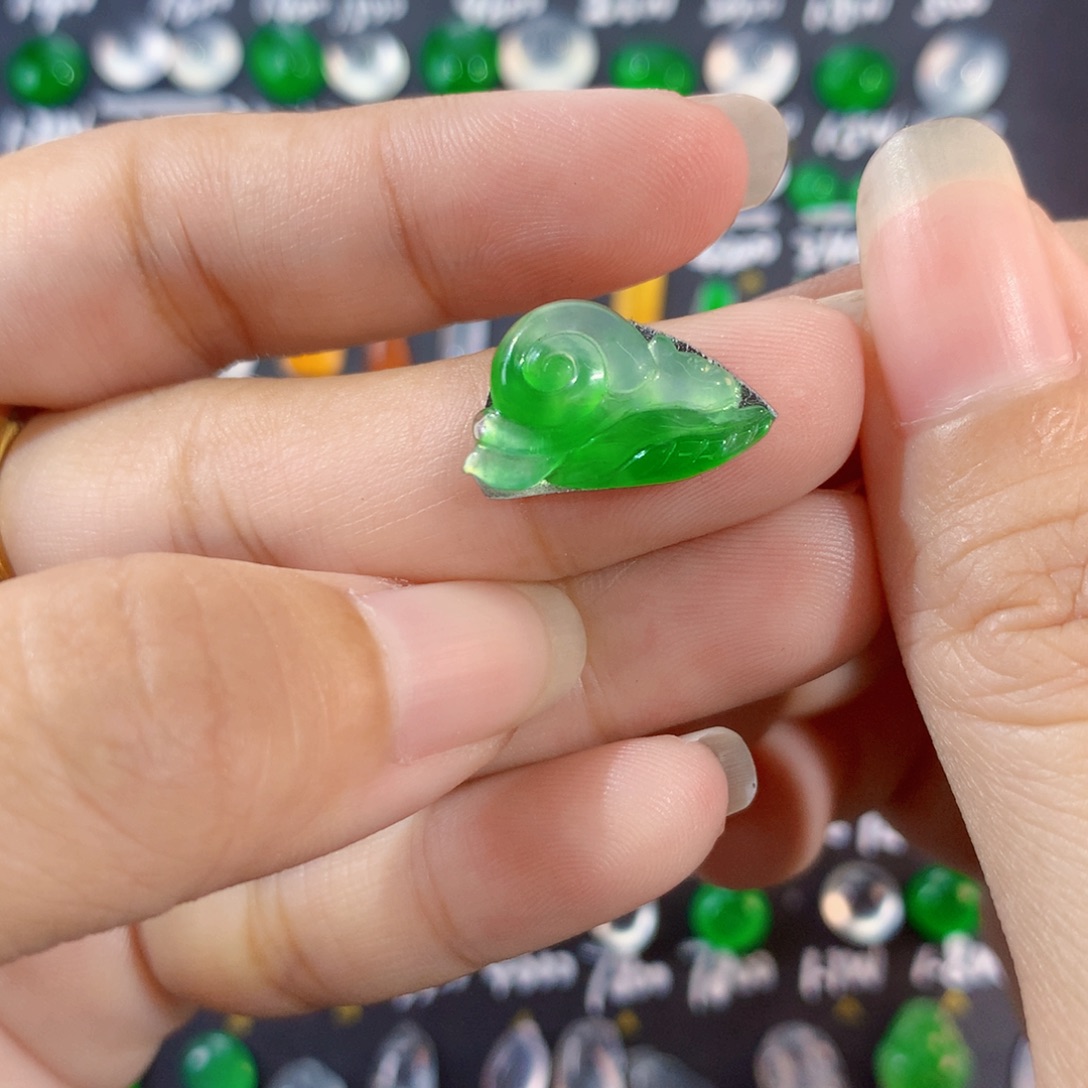 翡翠未镶嵌颈饰蜗牛安居乐业