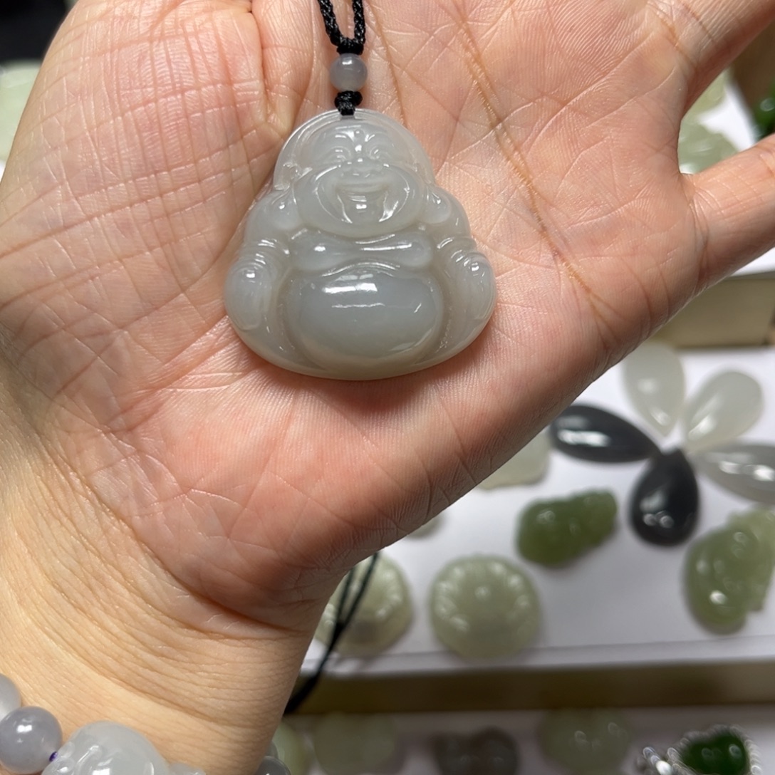 浅****和田玉未镶嵌颈饰