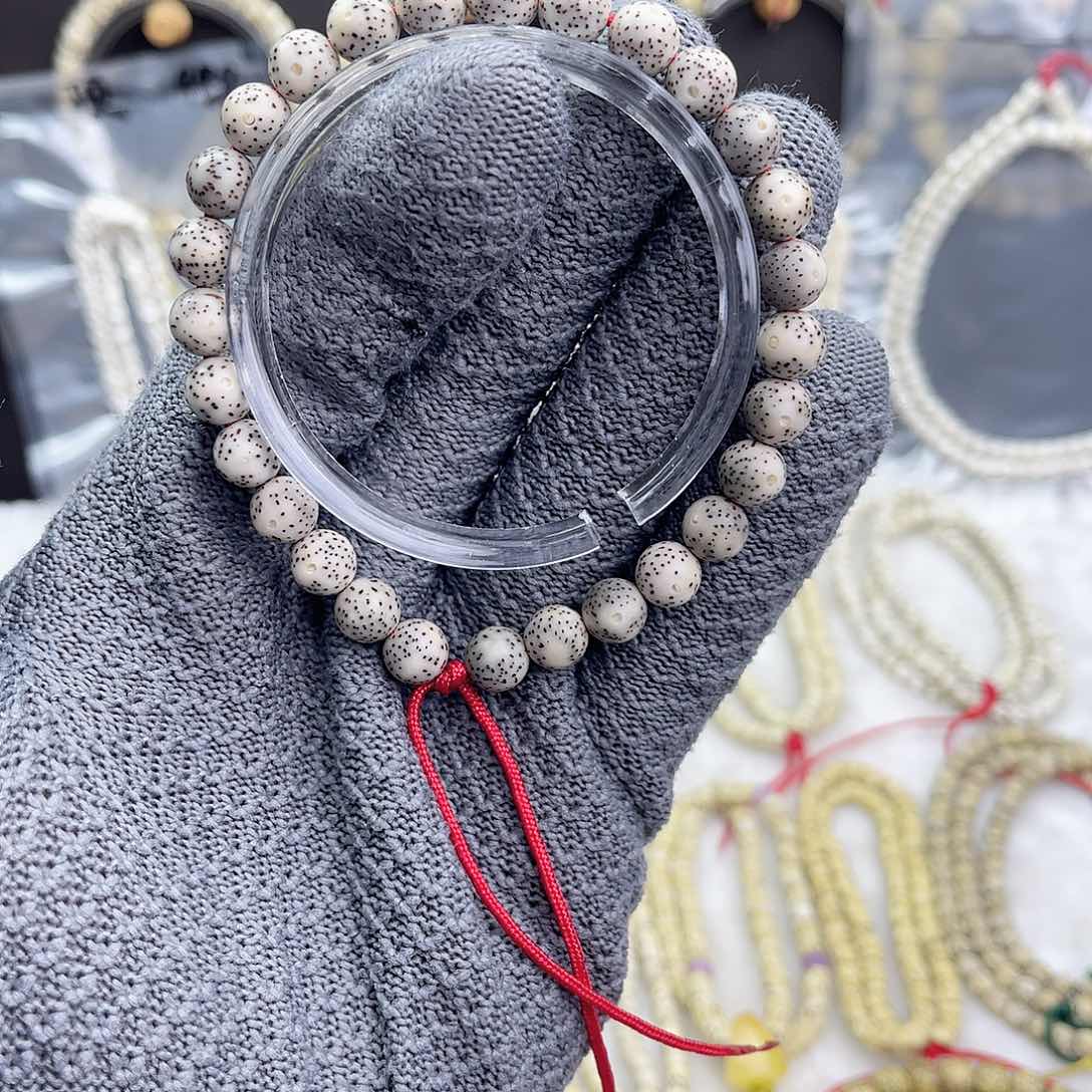 卡8海南原生态石玉料手持