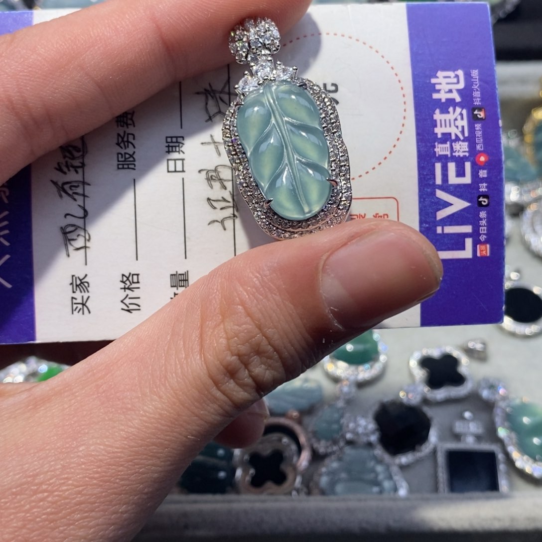 翡翠颈饰未镶嵌翡翠