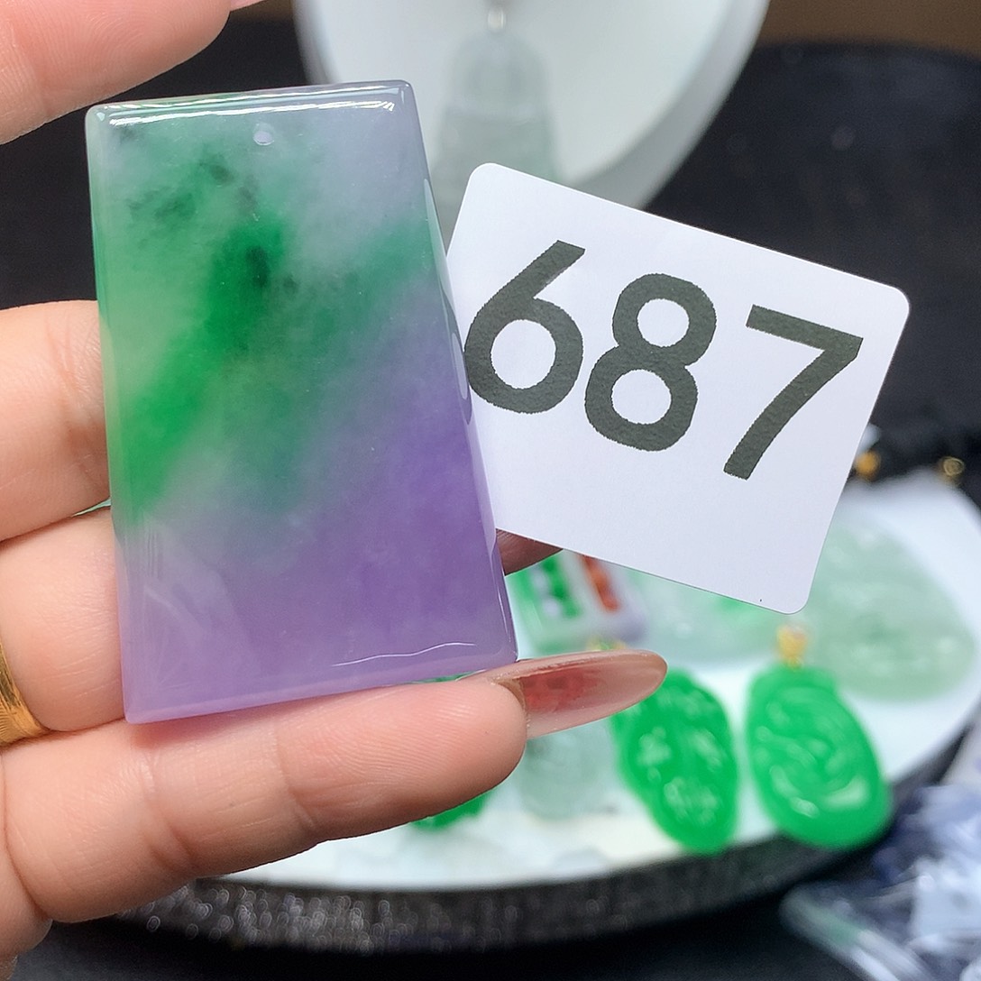 翡翠吊坠(赠链)未镶嵌