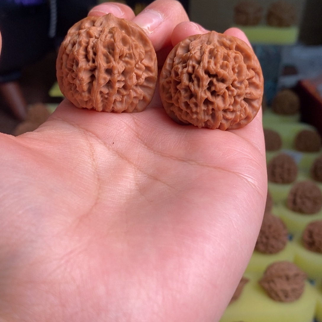 逢***春核桃秦岭闷尖狮子头33（2对