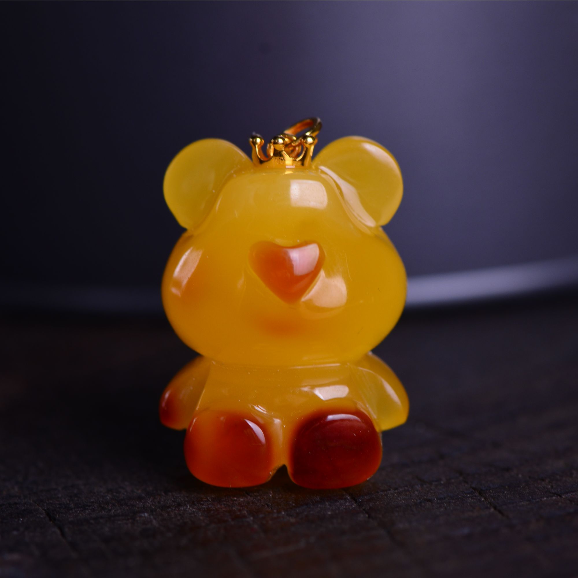 焦皮鸡油黄小熊镶嵌18k皇冠（18.8×23.5×17）