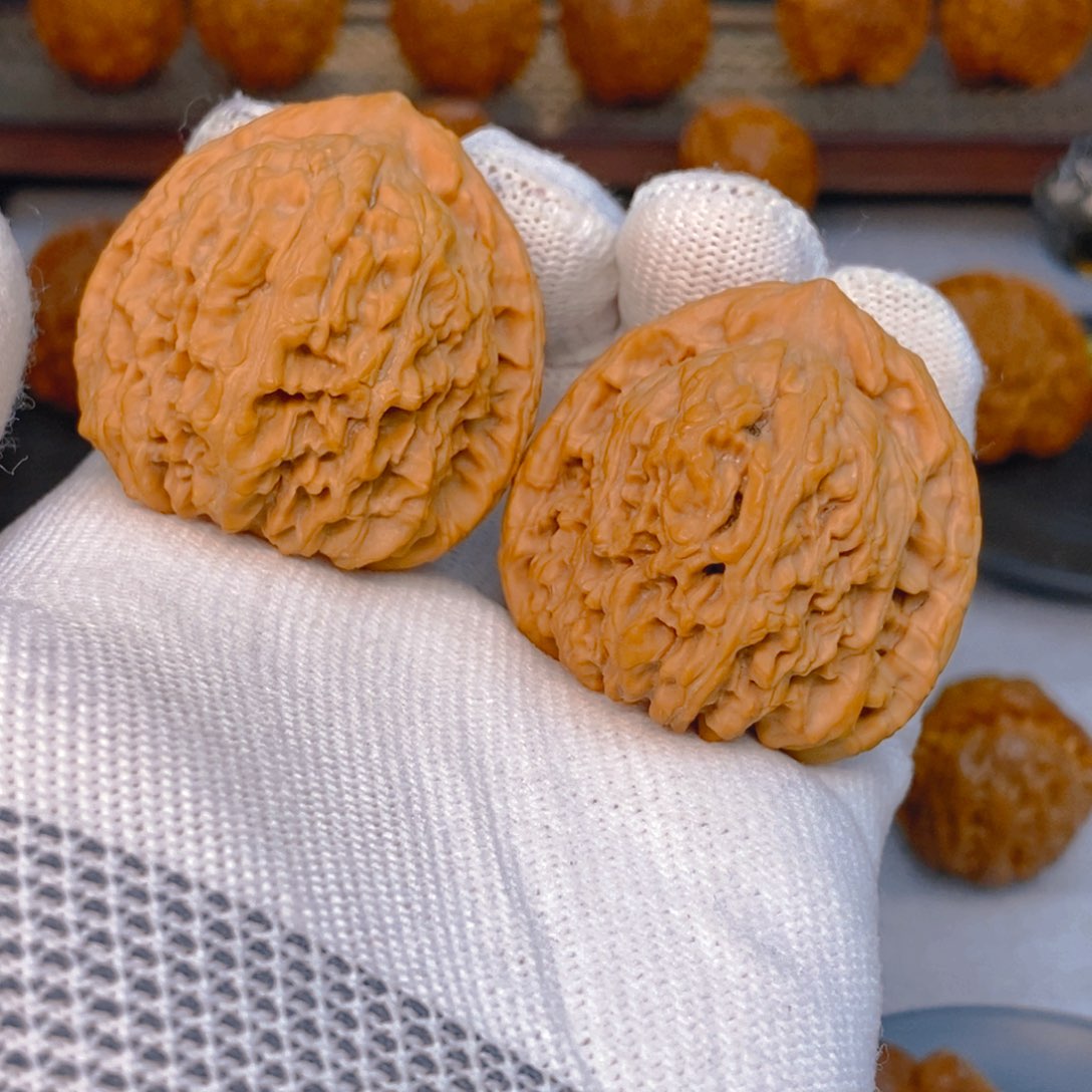 文玩核桃吊坠天花板级 三角南疆 