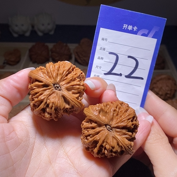 文玩核桃把件三角疆42左右