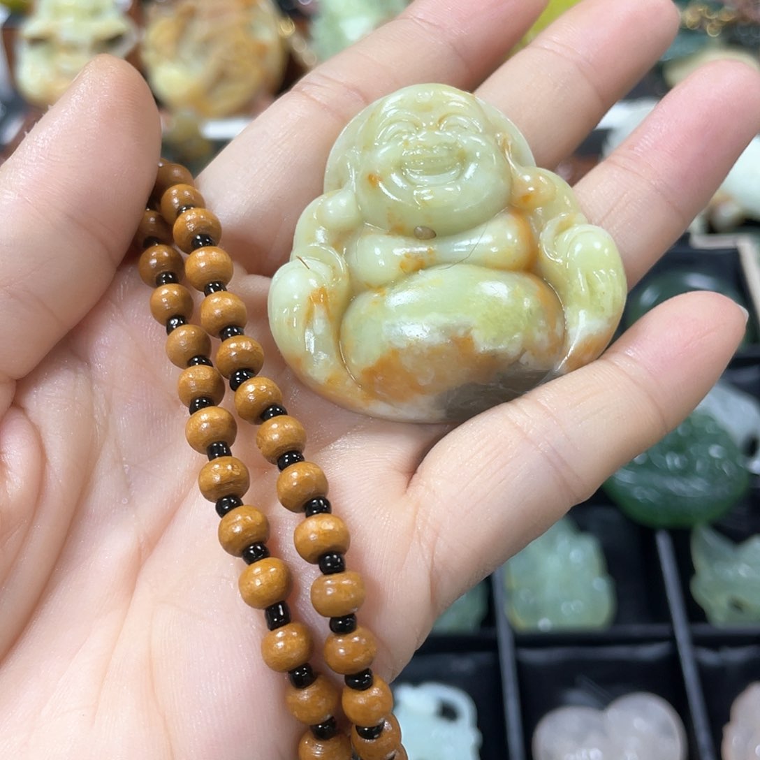 蛇纹石玉颈饰未镶嵌