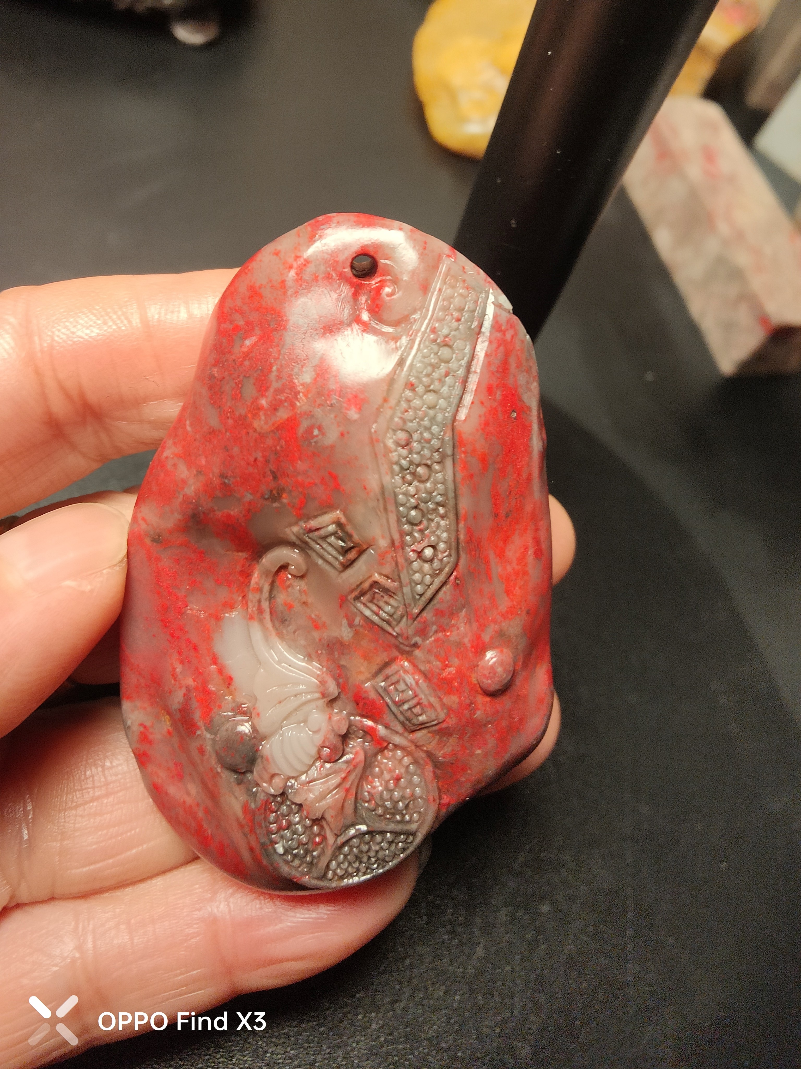 龙抬头昌化鸡血石挂件血量多雕工精细