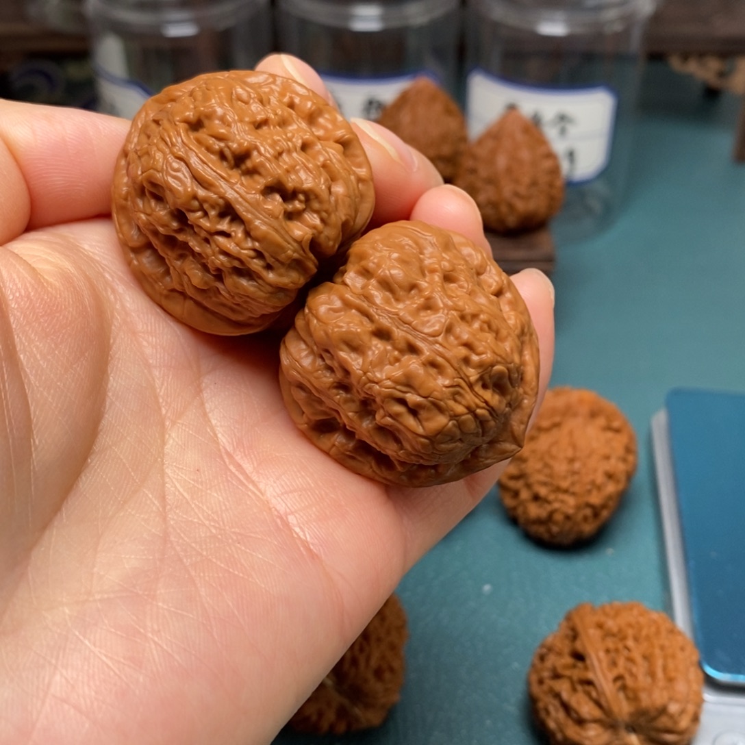 核桃36尺全品石佛