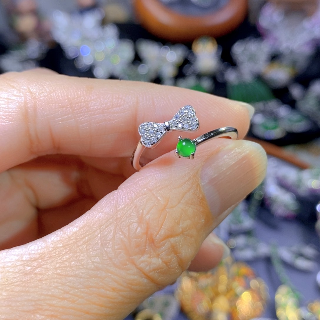 翡翠颈饰银S925镶嵌天然翡翠