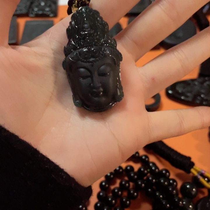 翡翠颈饰未镶嵌天***。