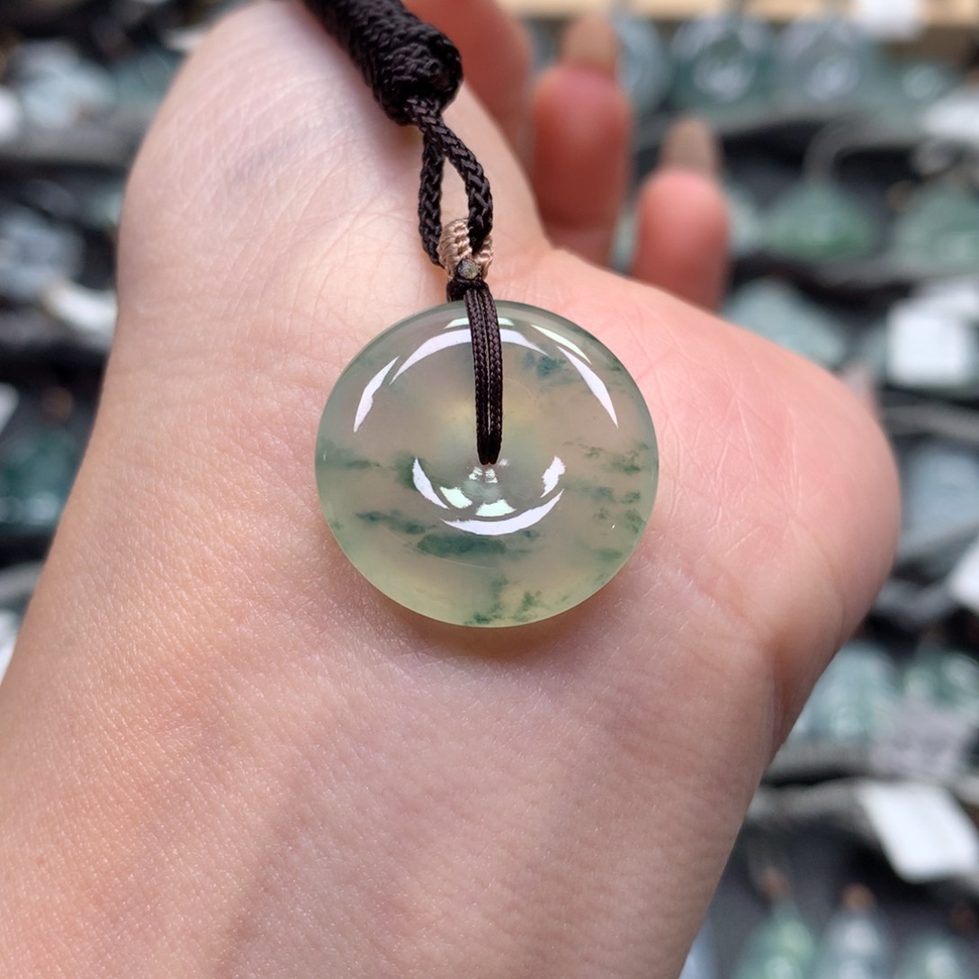 翡翠颈饰未镶嵌扣子