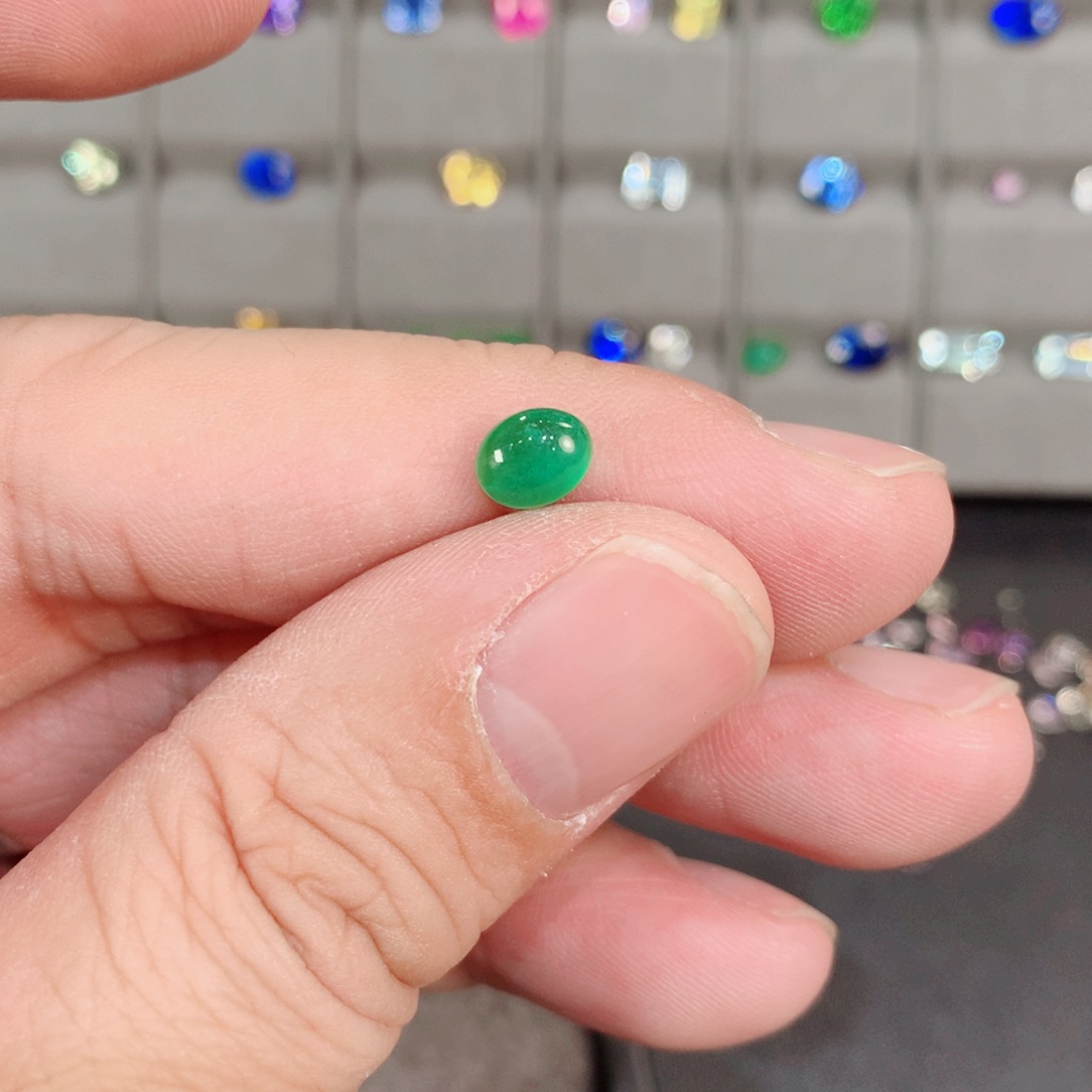 祖母绿裸石未镶嵌0.97ct 肉眼干净祖母绿