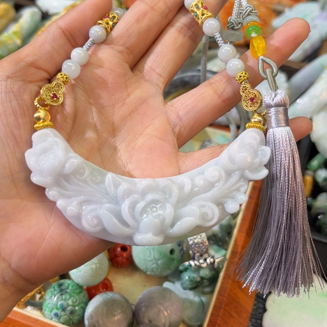 翡翠颈饰未镶嵌待编款