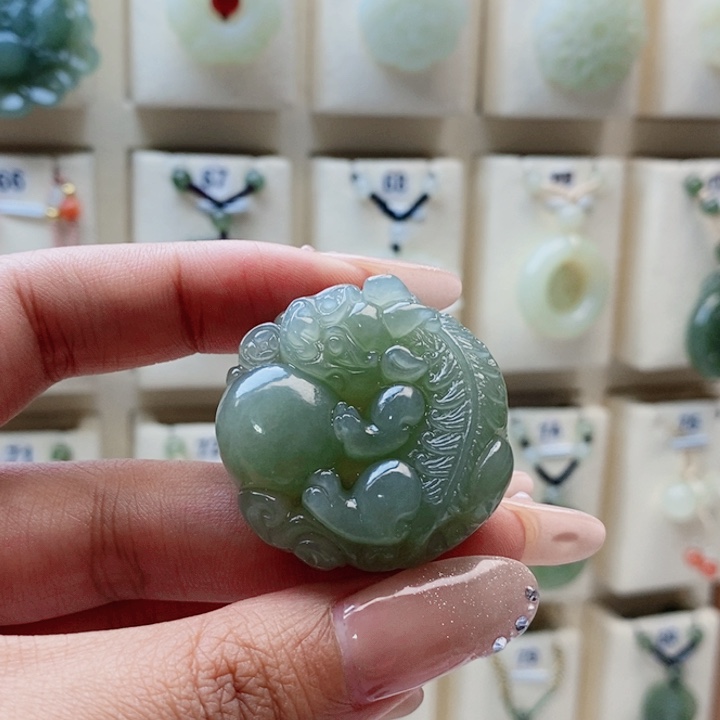 *****和田玉未镶嵌颈饰