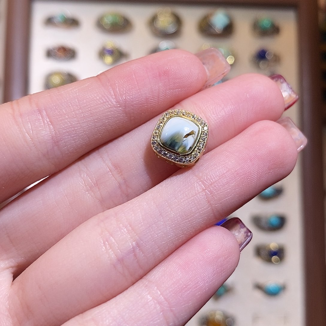 琥珀颈饰银S925镀金镶嵌背云