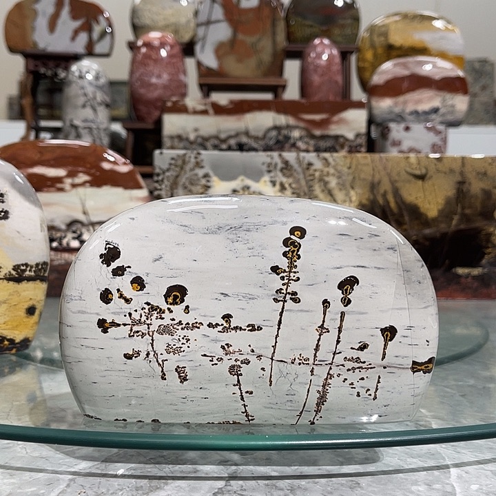 广西石温**心国画石摆件