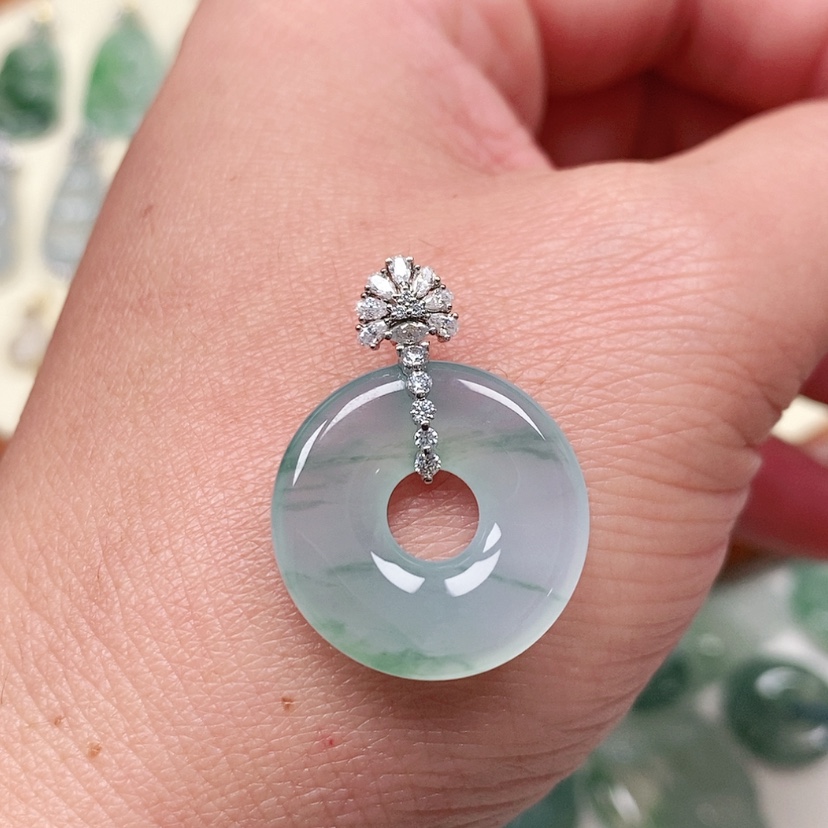 【闪购商品】翡翠吊坠(不含链)18K金镶嵌