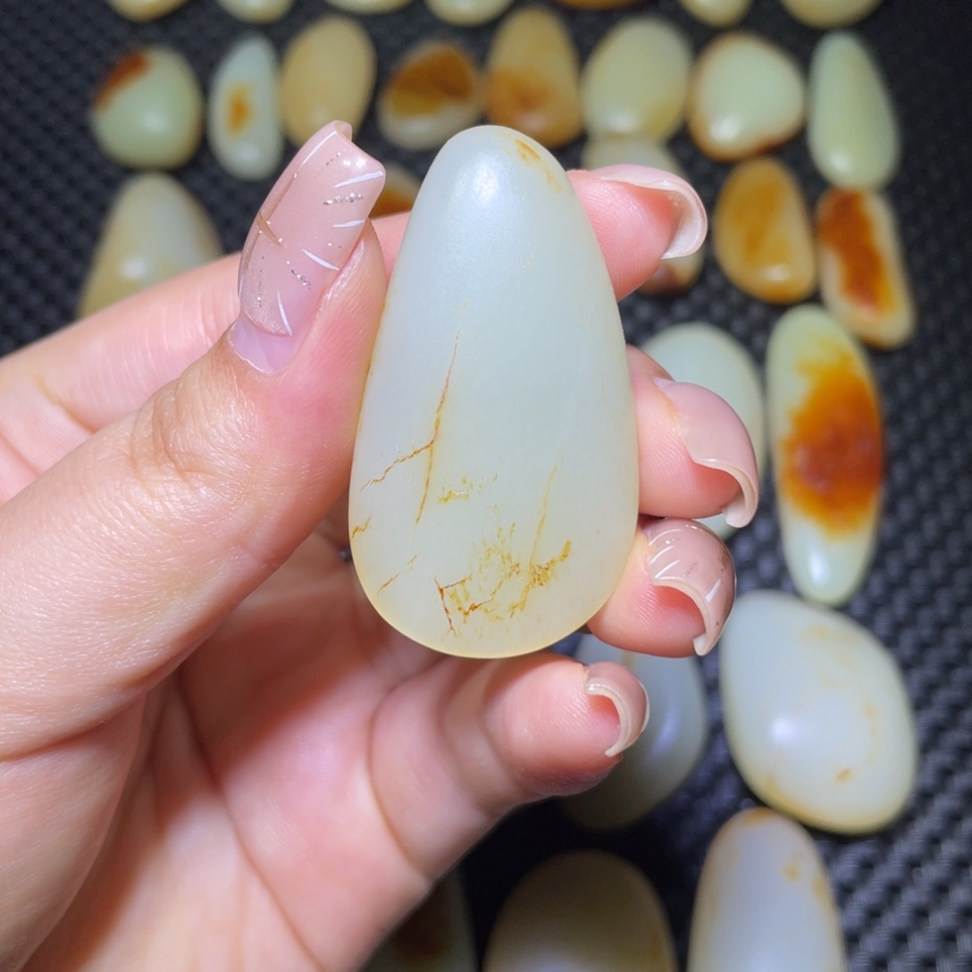 曹***复和田玉未镶嵌颈饰