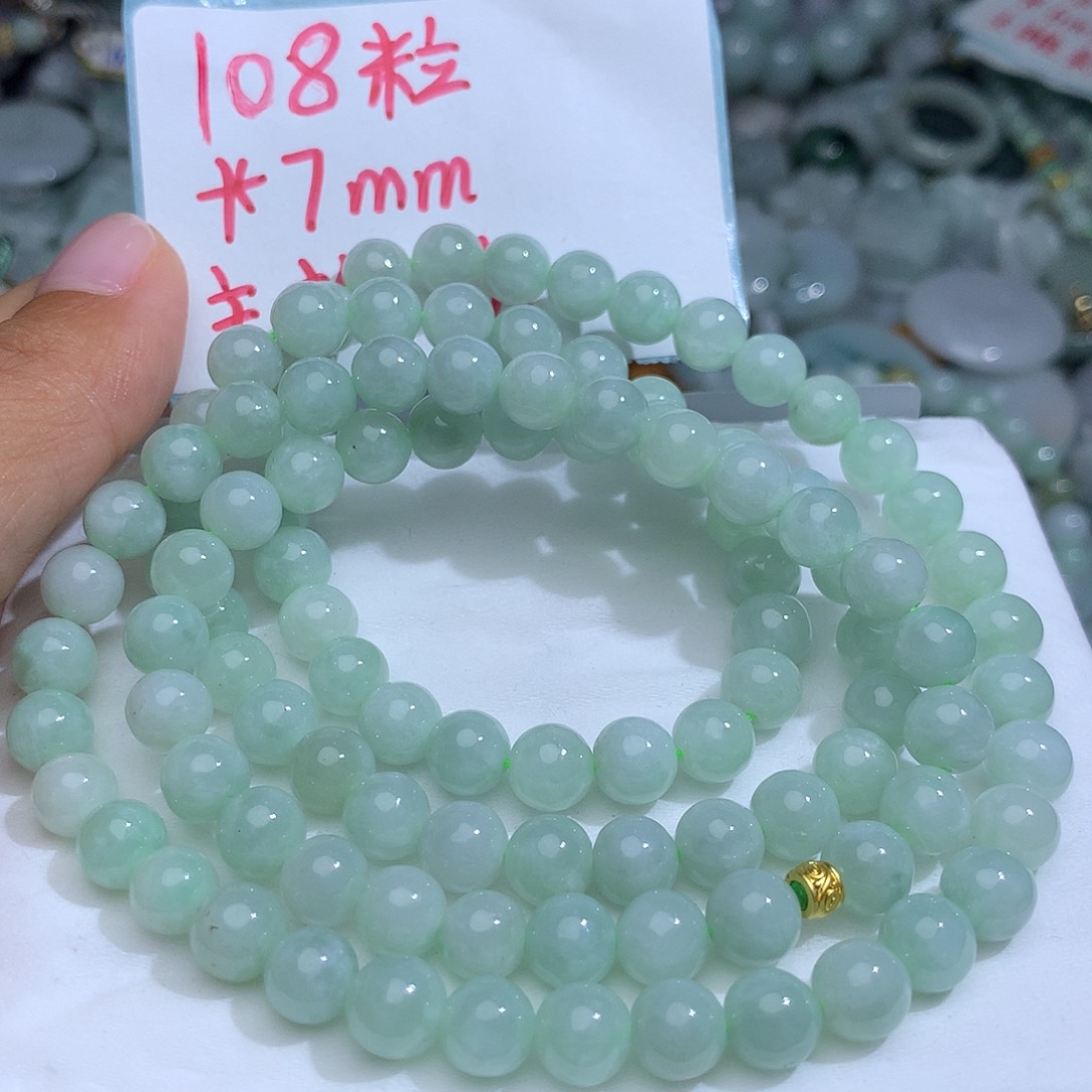 翡翠未镶嵌颈饰1430。