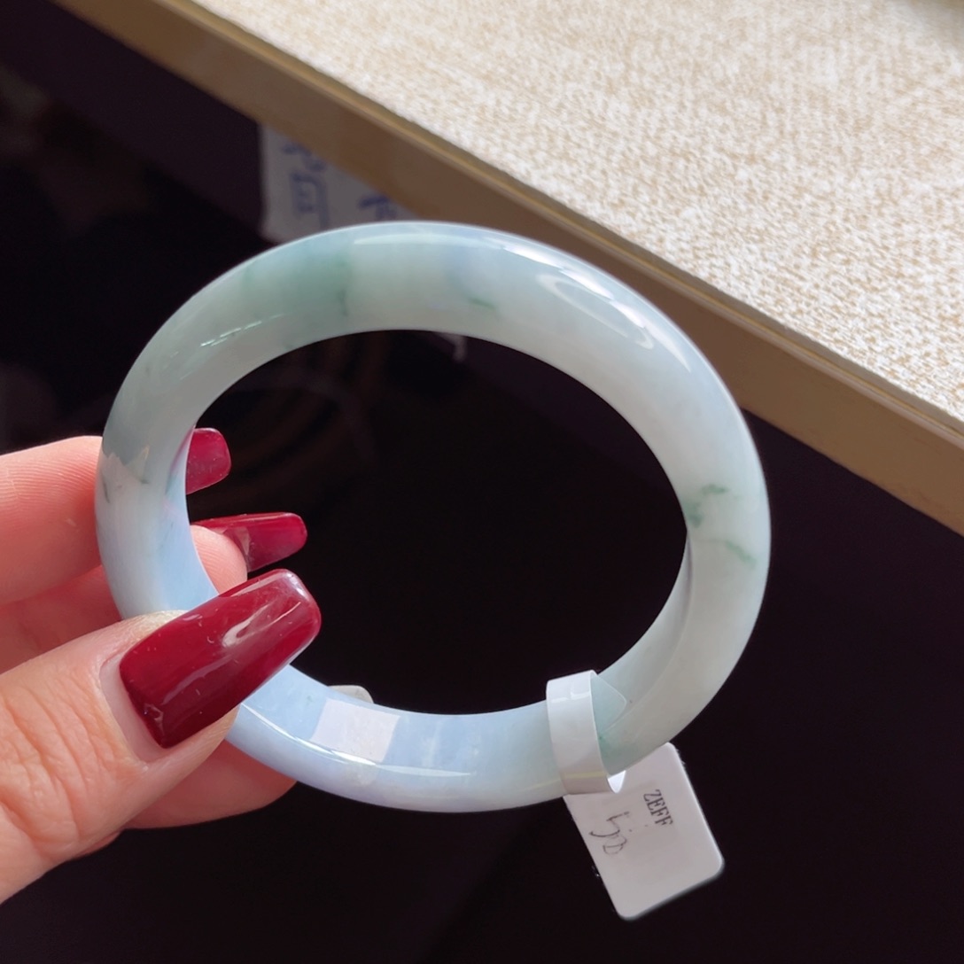 翡翠手镯未镶嵌手镯