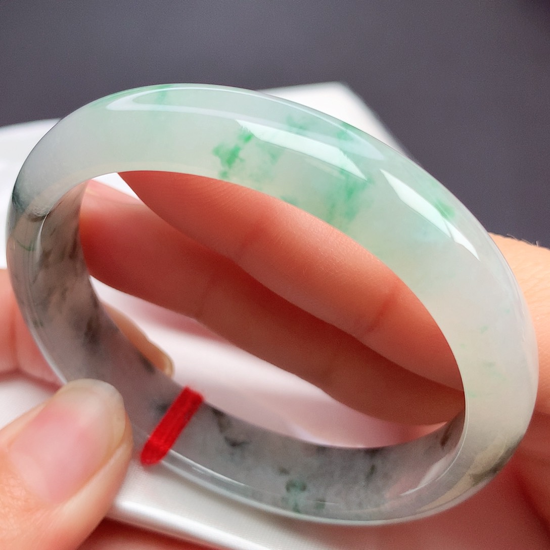 翡翠手镯（贵妃镯）未镶嵌53.7圈口