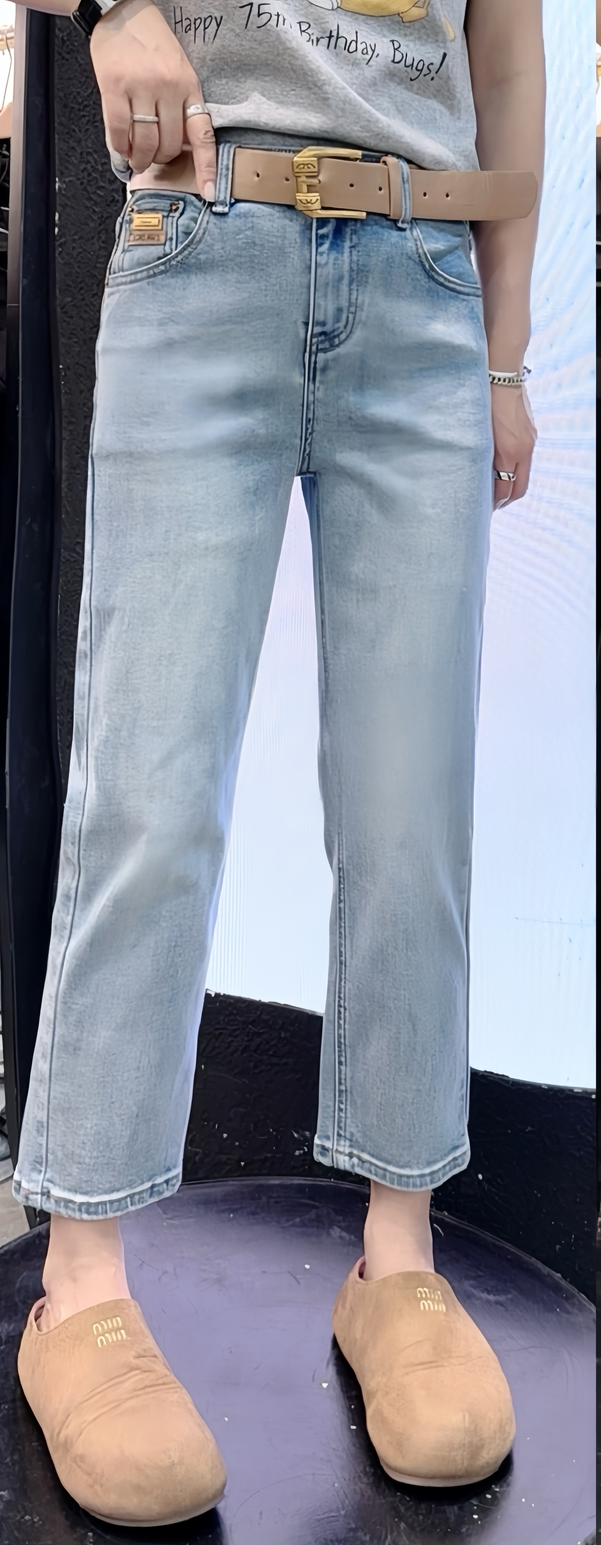 2025春夏新款亲肤柔软薄料水洗浅蓝女士8分牛仔烟管裤3M553
