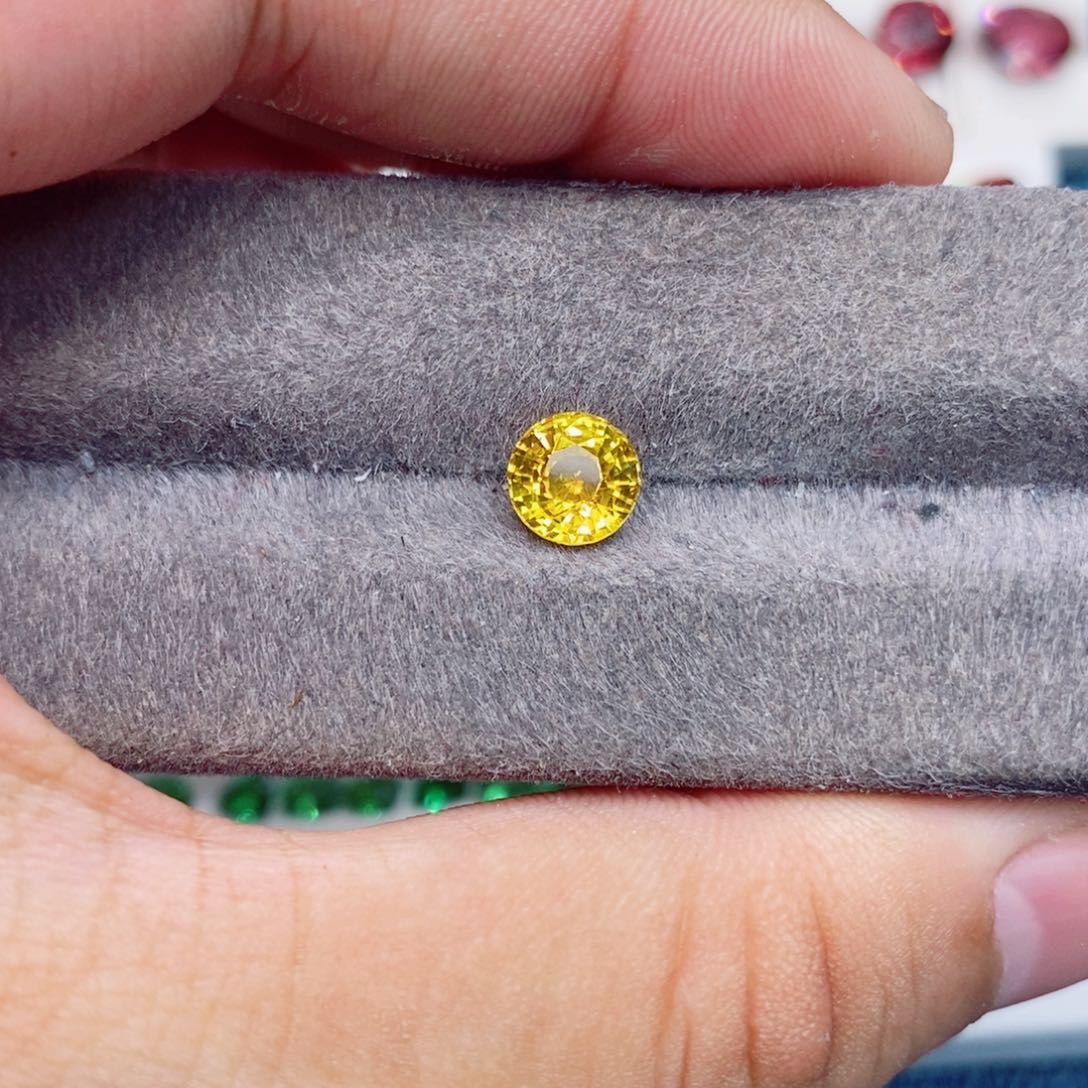 蓝宝石裸石未镶嵌黄色蓝宝石1.85克拉