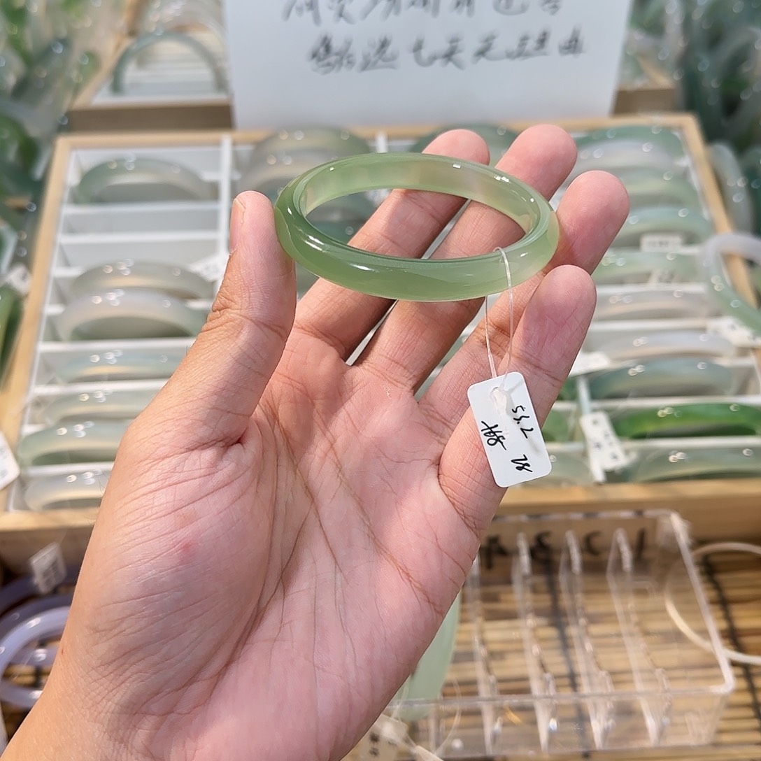 玛瑙/玉髓未镶嵌手镯圈口53.2