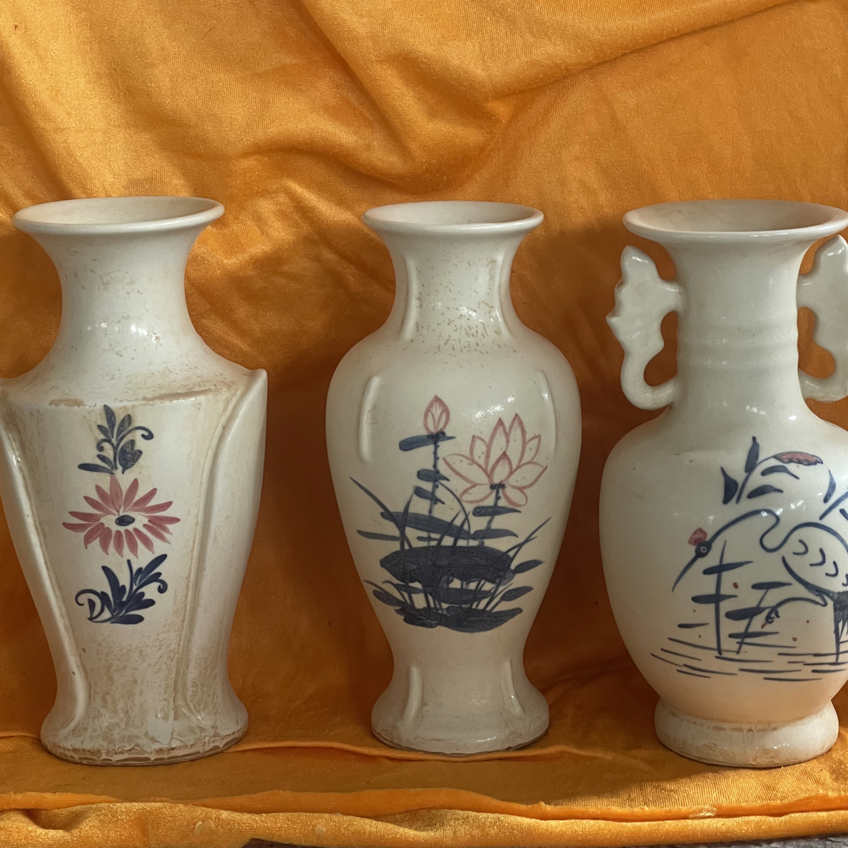 瓷器三个，品相完好