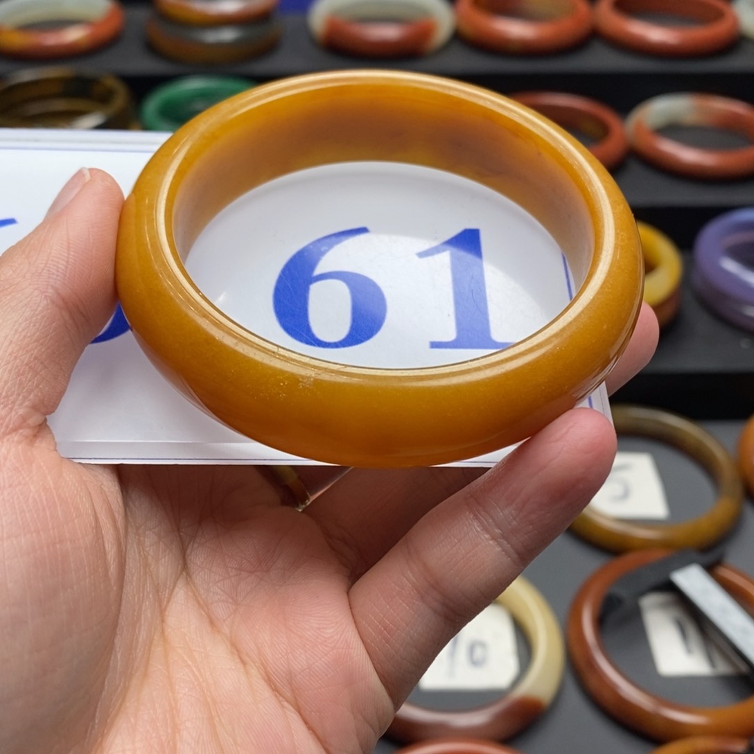 石英质玉（黄龙玉）手镯未镶嵌